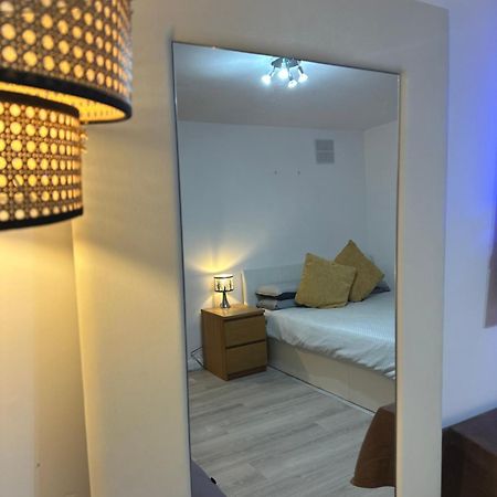 Stylish Studio Flat - Watford Junction - Harry Potter Εξωτερικό φωτογραφία