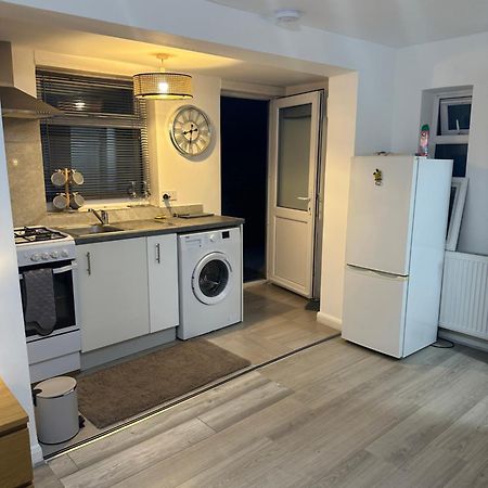 Stylish Studio Flat - Watford Junction - Harry Potter Εξωτερικό φωτογραφία