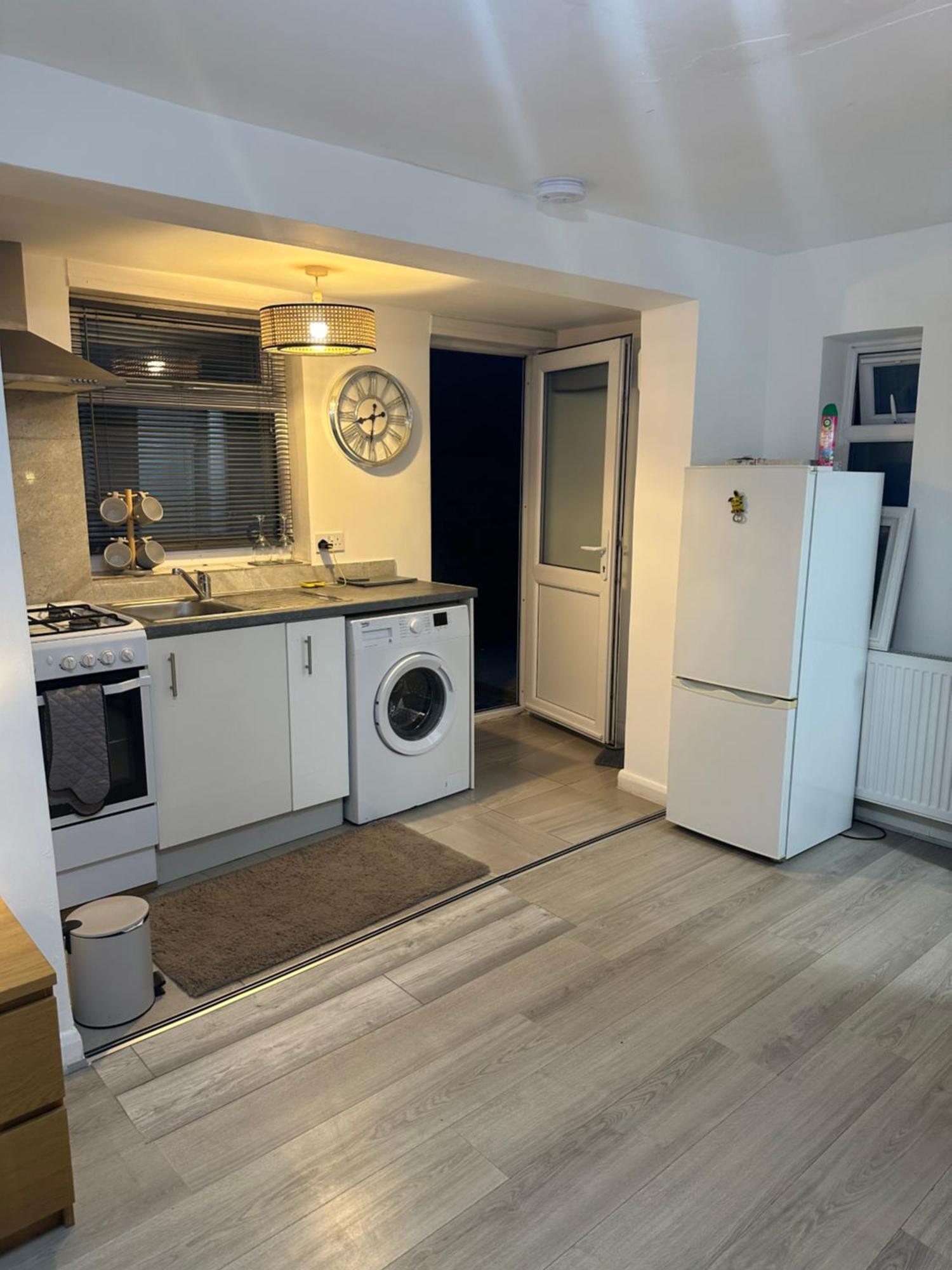 Stylish Studio Flat - Watford Junction - Harry Potter Εξωτερικό φωτογραφία