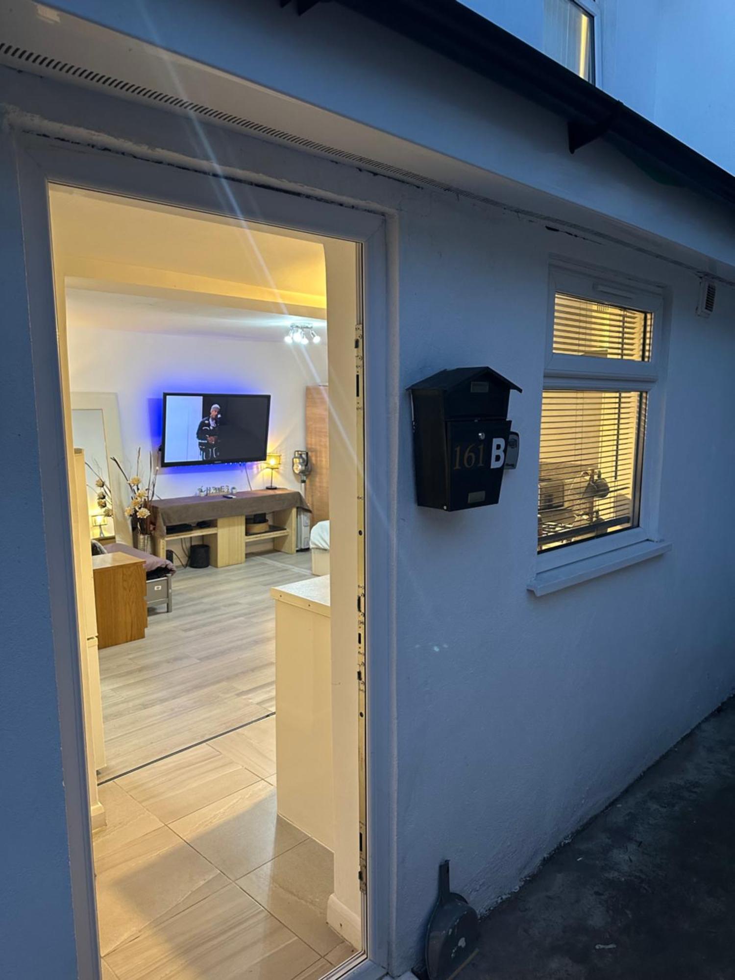 Stylish Studio Flat - Watford Junction - Harry Potter Εξωτερικό φωτογραφία