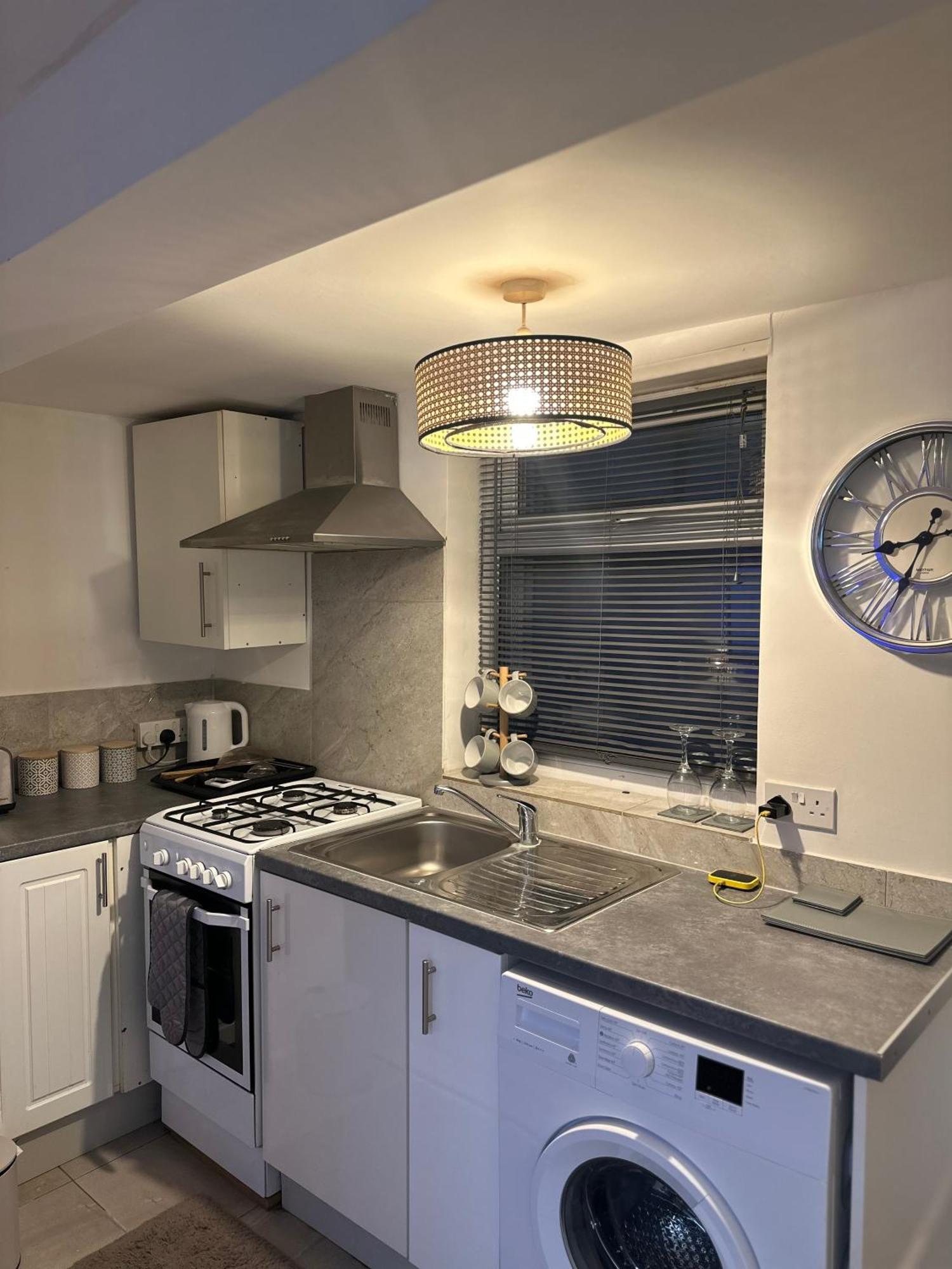 Stylish Studio Flat - Watford Junction - Harry Potter Εξωτερικό φωτογραφία